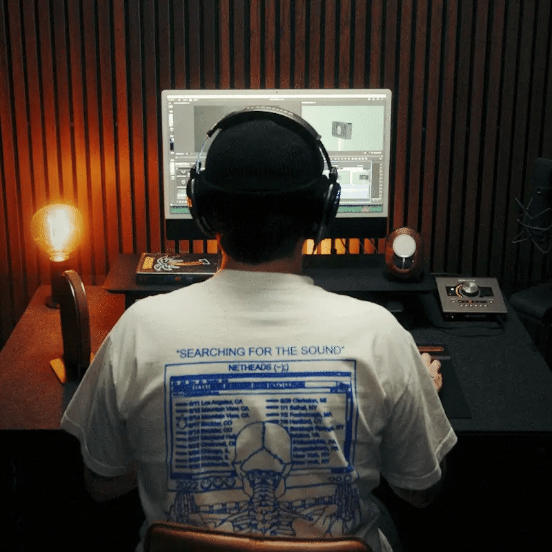 Alt image